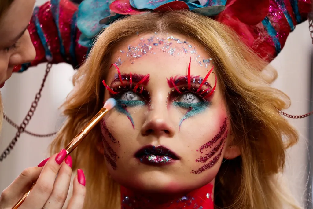 I Bělorusko propadlo vlně módních show. Na té v Minsku se představili nejlepší vizážisté a maskéři v zemi