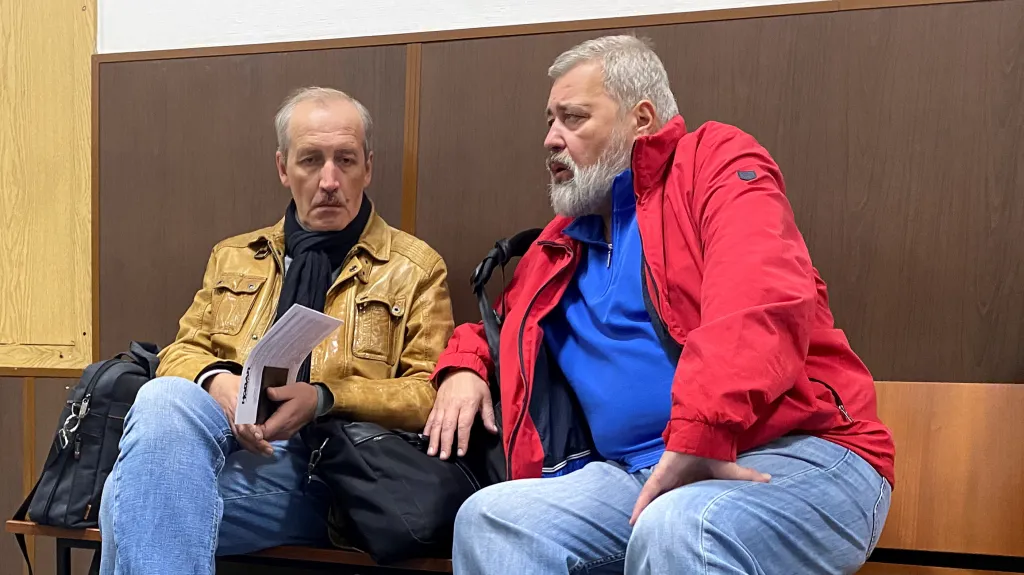 Sergej Sokolov a Dmitrij Muratov u soudu v Moskvě