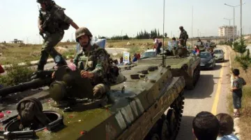 Syrští vojáci na tanku