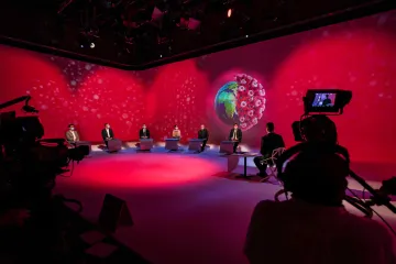 Pandemie přinese duševní problémy i změnu zdravotnictví, shodli se v debatě experti