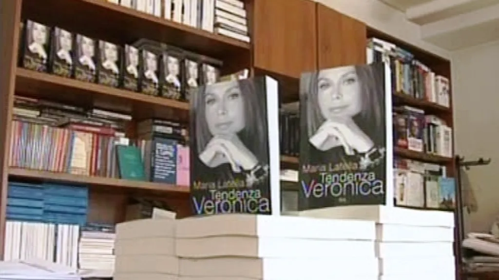Italská knihkupectví nabízejí knihu o Berlusconiho soukromí