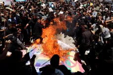 Demonstranti v Bagdádu protestovali proti pálení koránu. Do zóny diplomatů se nedostali