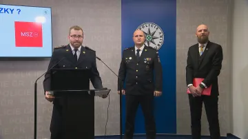 Tisková konference policejní centrály o rozbití zločinecké skupiny na Ukrajině