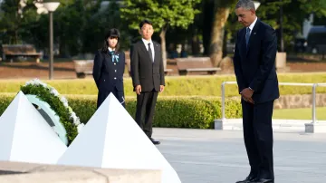 Barack Obama v památníku v Hirošimě