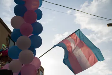 Žádostí o změnu pohlaví přibývá. Problémy se sexuální identitou řeší nejvíce náctiletí