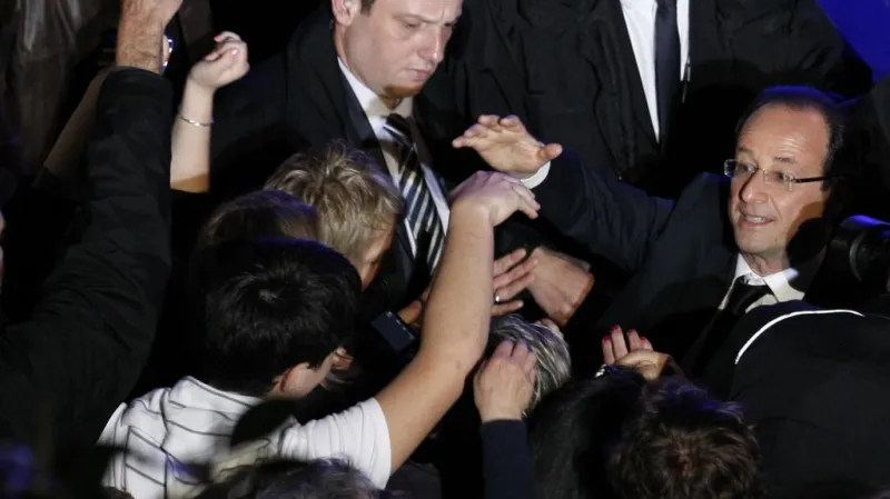 François Hollande v davu svých příznivců v Tulle