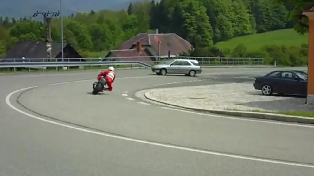 Motorkáři na Červenohorském sedle