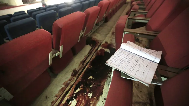 Záběry ze školy v Péšávaru po masakru