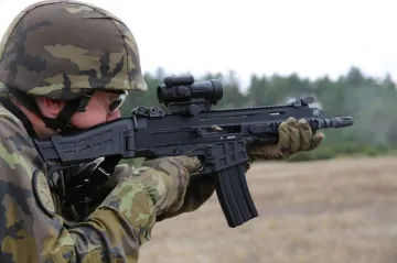 Obrana koupí zbraně od České zbrojovky za více než čtyři miliardy korun
