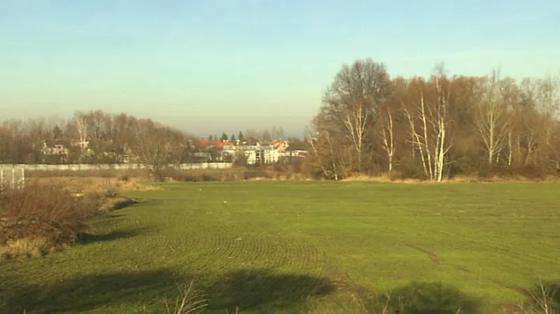 Tady má být obchodní centrum, ale místní ho nechtějí...