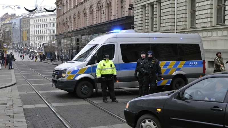 Policie zatarasila vjezd na vánoční trhy z Rašínovy ulice na náměstí Svobody