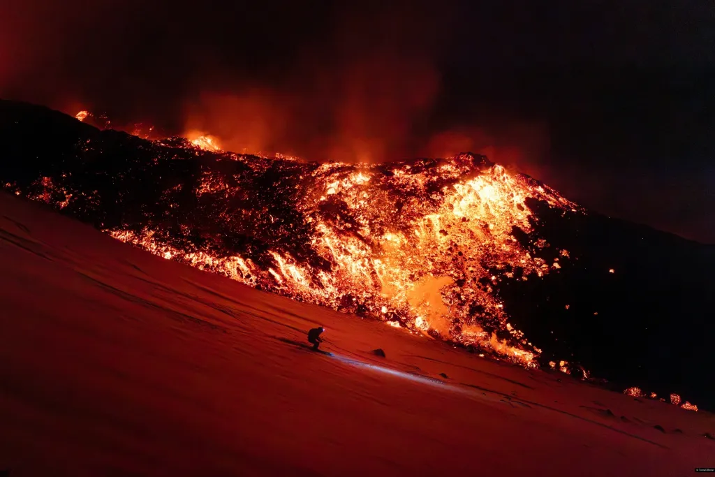 1. místo v kategorii Člověk a životní prostředí (Tomáš Binter / Žhavé peklo, lyžařská nirvána: Mezi lávou a prašanem)