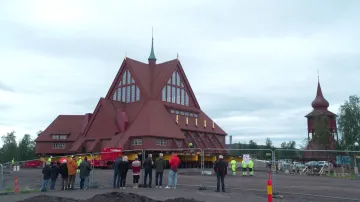 Ve švédské Kiruně přesouvají kostel kvůli rozšíření dolu na železnou rudu