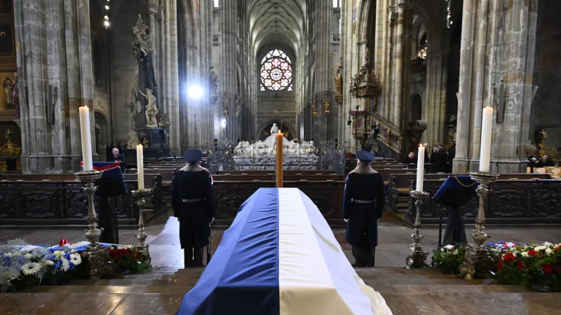 Poslední rozloučení s bývalým ministrem, poslancem, senátorem a hradním kancléřem Karlem Schwarzenbergem