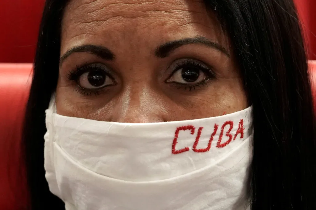 Ministerstvo zdravotnictví Kuby informovalo v dubnu 2020, že vyšle na pomoc se zvládáním pandemie 593 zdravotníků do 14 zemí světa