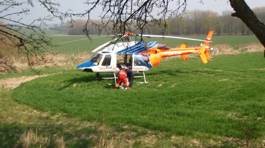 Vrtulník záchranářů u nehody