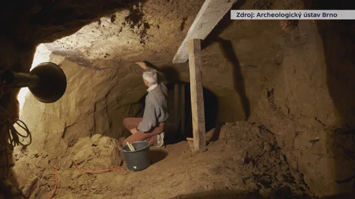 Pod zemí objevili archeologové soustavu chodeb