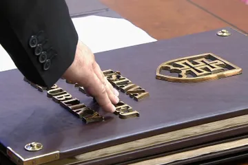 Čtyři měsíce do prezidentských voleb na Slovensku. Nejsilnější Smer stále neví, koho podpoří