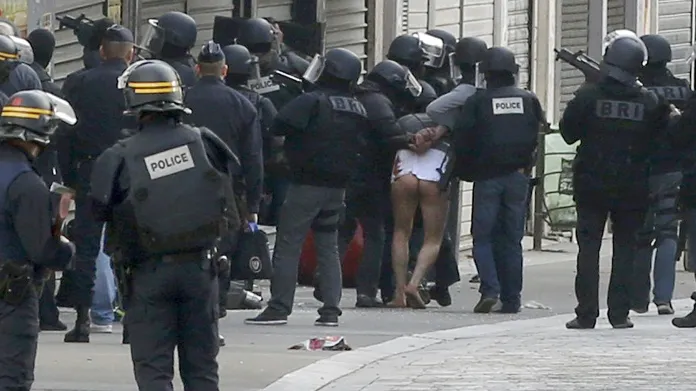 Policejní razie v Paříži