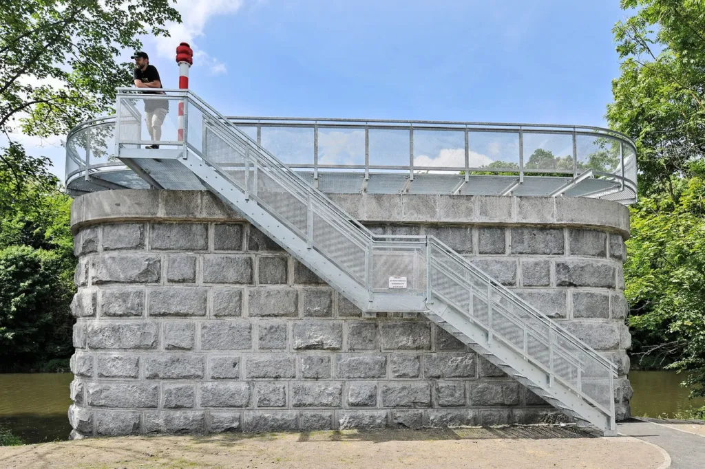 Nová vyhlídka na historickém pilíři u řeky Radbuzy