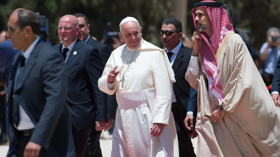 Papež František dorazil do Jordánska
