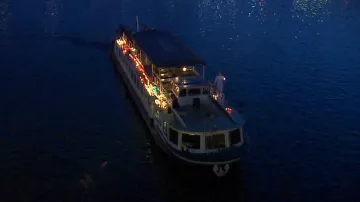 Loď vezoucí "Světlo pro Ukrajinu"