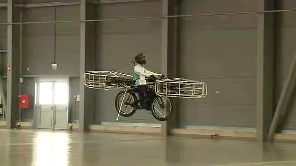 Létající kolo se vzneslo na pražském Výstavišti