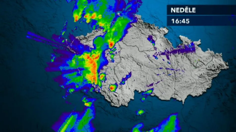 Bouřková fronta při nedělním podvečeru
