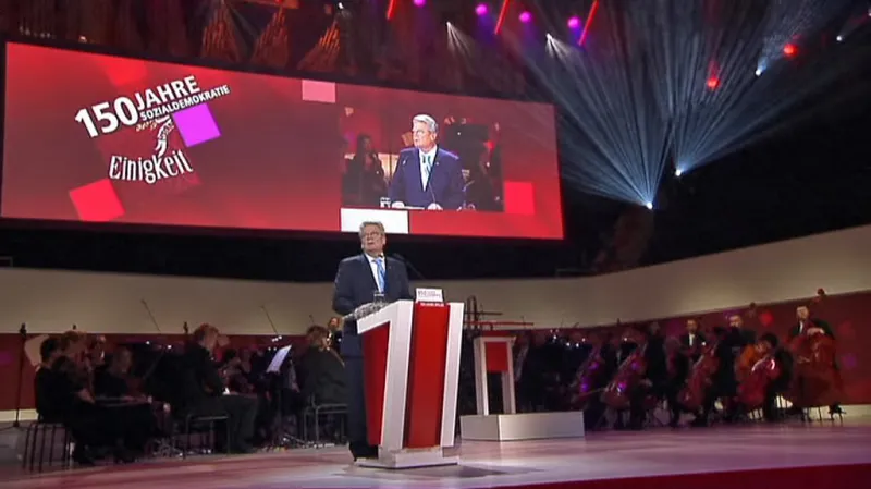 Joachim Gauck při projevu na shromáždění k výročí založení SPD