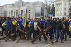 Okupační správa v Chersonu uzavřela hranici se zbytkem Ukrajiny. Na Donbase pokračují boje