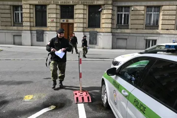 Policie kvůli zakázkám resortu obrany zadržela deset lidí