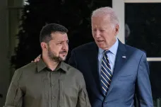 Zelenskyj jednal v Bílém domě. Biden oznámil další vojenskou pomoc Kyjevu