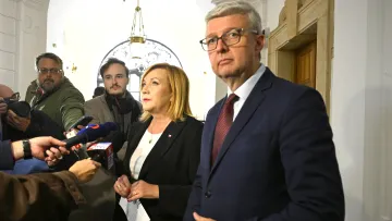 Alena Schillerová a Karel Havlíček před novináři