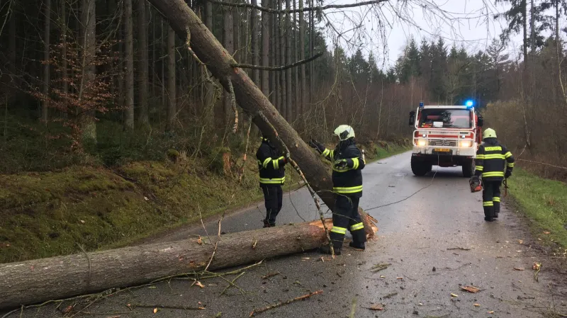 Likvidace následků větru na Prachaticku