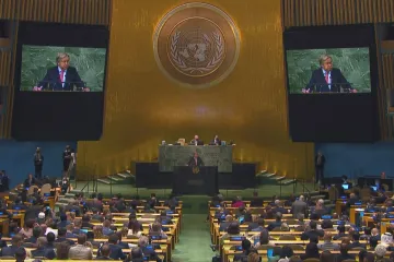 Svět přestává fungovat, řekl na úvod Valného shromáždění OSN Guterres. Scholz a Macron kritizovali Rusko