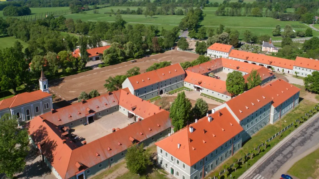 Národní hřebčín Kladruby a okolní krajina