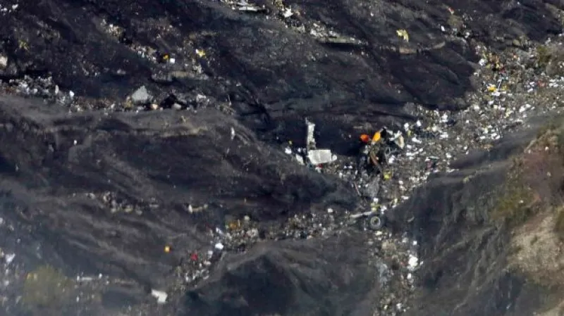 Události: Zatím nejsou známy žádné příčiny pádu letadla