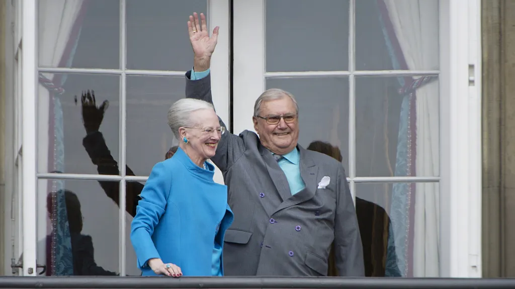 Královna Margrethe II. s princem Henrikem