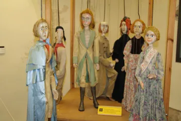 AVÍZO: Léto s loutkami na Chvalském zámku v Horních Počernicích