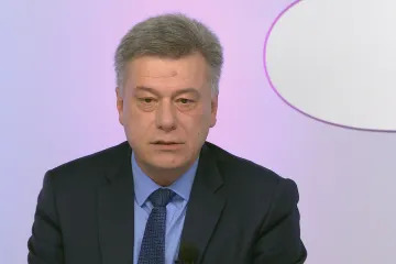 Podezřelý ze žhářského útoku v Praze byl najatý žoldák, míní Blažek