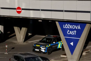 Fico stále bojuje o život, oznámil Kaliňák. Smrti unikl jen o vlásek, řekl Pellegrini