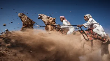 3. cena Tradiční závod velbloudů v Ománu, v němž rychlejší prohrává…