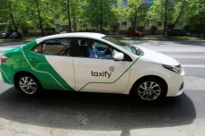 Taxify nesmí dál působit v Praze, podle soudu se musí řídit pravidly pro taxislužby  
