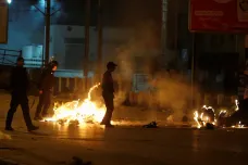 V Tunisku to dál vře. Slzný plyn, přes 500 zadržených a desítky zraněných