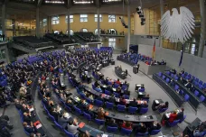 Německých poslanců bude méně, prosadily vládní strany. Opozice se obrátí na ústavní soud