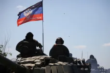Dvě třetiny Čechů si myslí, že Rusko vojensky podporuje boje na Donbasu