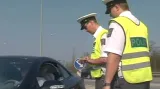 Policisté kontrolují řidiče