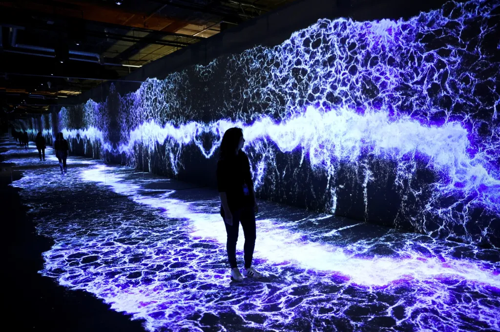 Londýnský galerijní prostor 180 Studios ve spolupráci se SUUM Project zahájí 13. října experimentální výstavu, která posunuje hranice vnímání virtuální reality