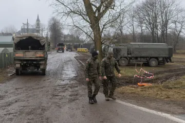 Migranti se i v noci na sobotu snažili na hranicích proniknout z Běloruska do Polska