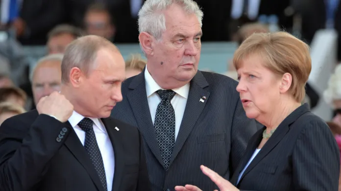 Vladimir Putin, Miloš Zeman a Angela Merkelová na oslavách výročí vylodění v Normandii